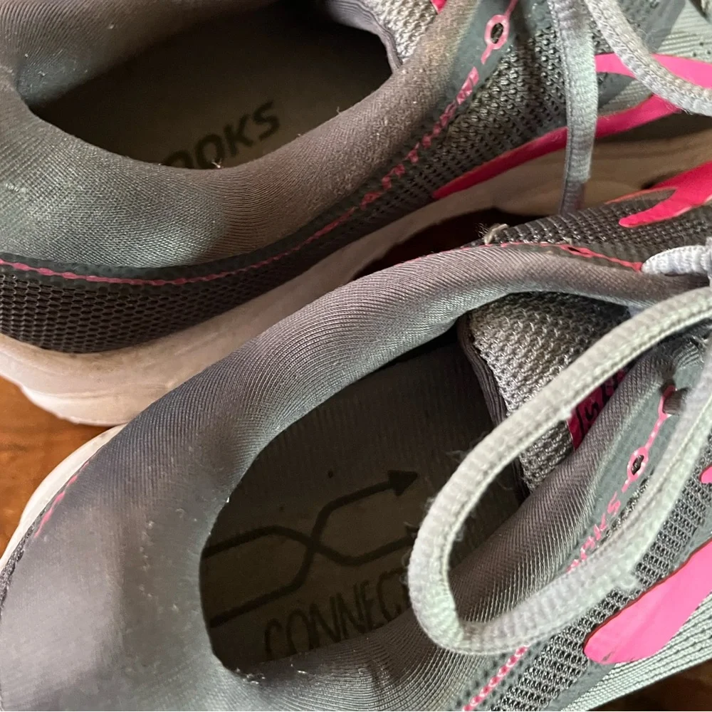Brooks Anthem Women’s Running Shoes Gray Pink Size 11